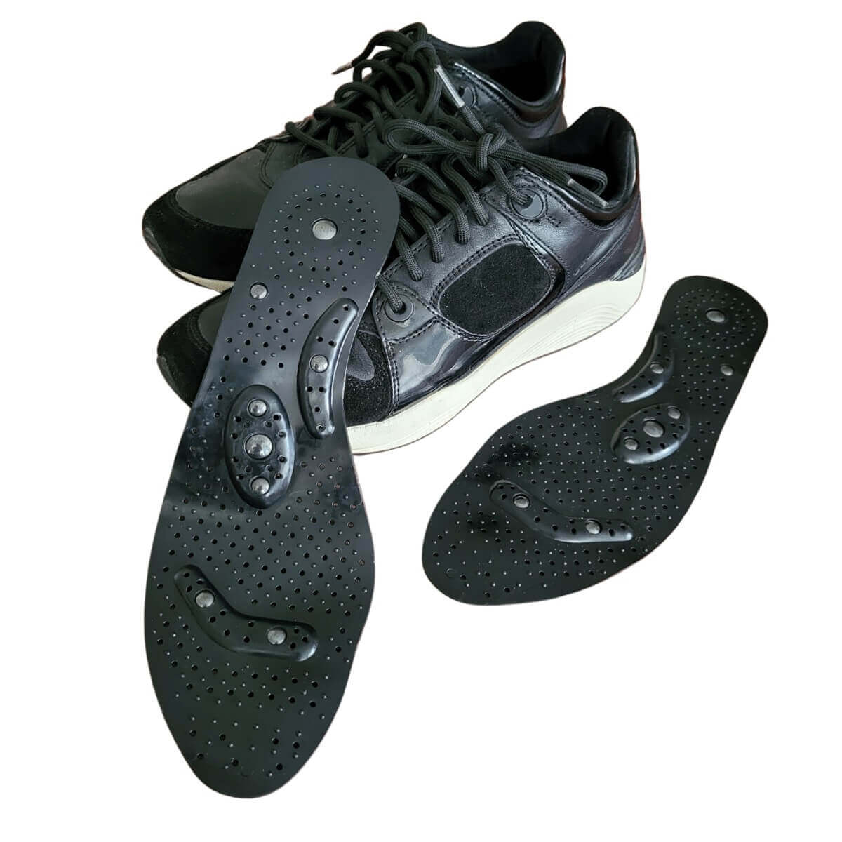 Magnet såler øger blodcirkulationen, der afhjælper kolde, ømme og hævede fødder, ankler, ben samt led- og muskelsmerter i kroppen. Køb gel såler med magneter billigt hos Carerelief.dk