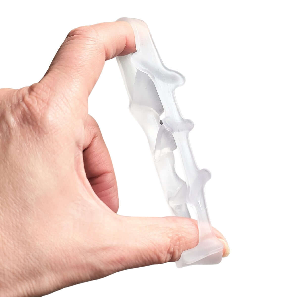 Silkeblød silikone tåskiller holder alle tæerne blidt adskilt. Køb tåspreder med 4 huller (4 loop) der giver støtte og lindring til dine tæer ved gnidninger, tryk og pres fra sko billigt hos Carerelief.