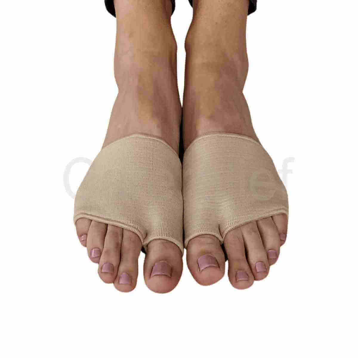 Køb Forfodsindlæg af blød elastisk stof med indsyet gel pude under forfoden, der støtter og aflaster en øm trædepude fra nedsunken forfod. Køb 2 stk. bløde forfodsbind mod smerter under trædepuden her!