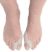 Knystbeskytter med tåskiller holder en øm storetå adskilt til næste tå, der vender indad, bøjer, krummer og overlapper. Køb 1 par tåspredere i blød silikone på Carerelief.dk.