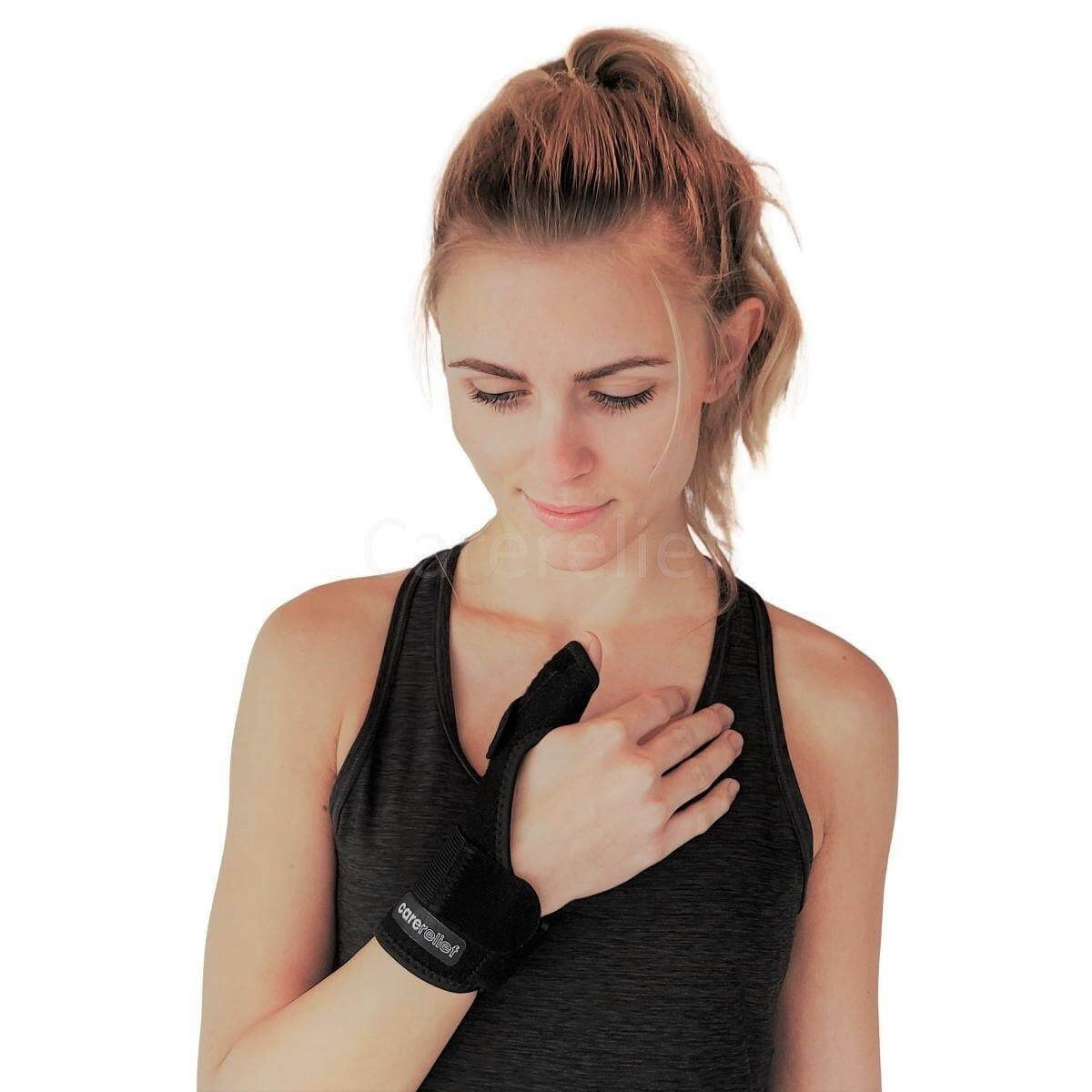 Let og åndbar tommelfinger skinne og beskytter og støtter tommelfingeren, er fjerner smerter og ubehag. Ultralet og justerbar tommelfingerbandage. Køb støttebind til tommelfinger billigt hos Carerelief.