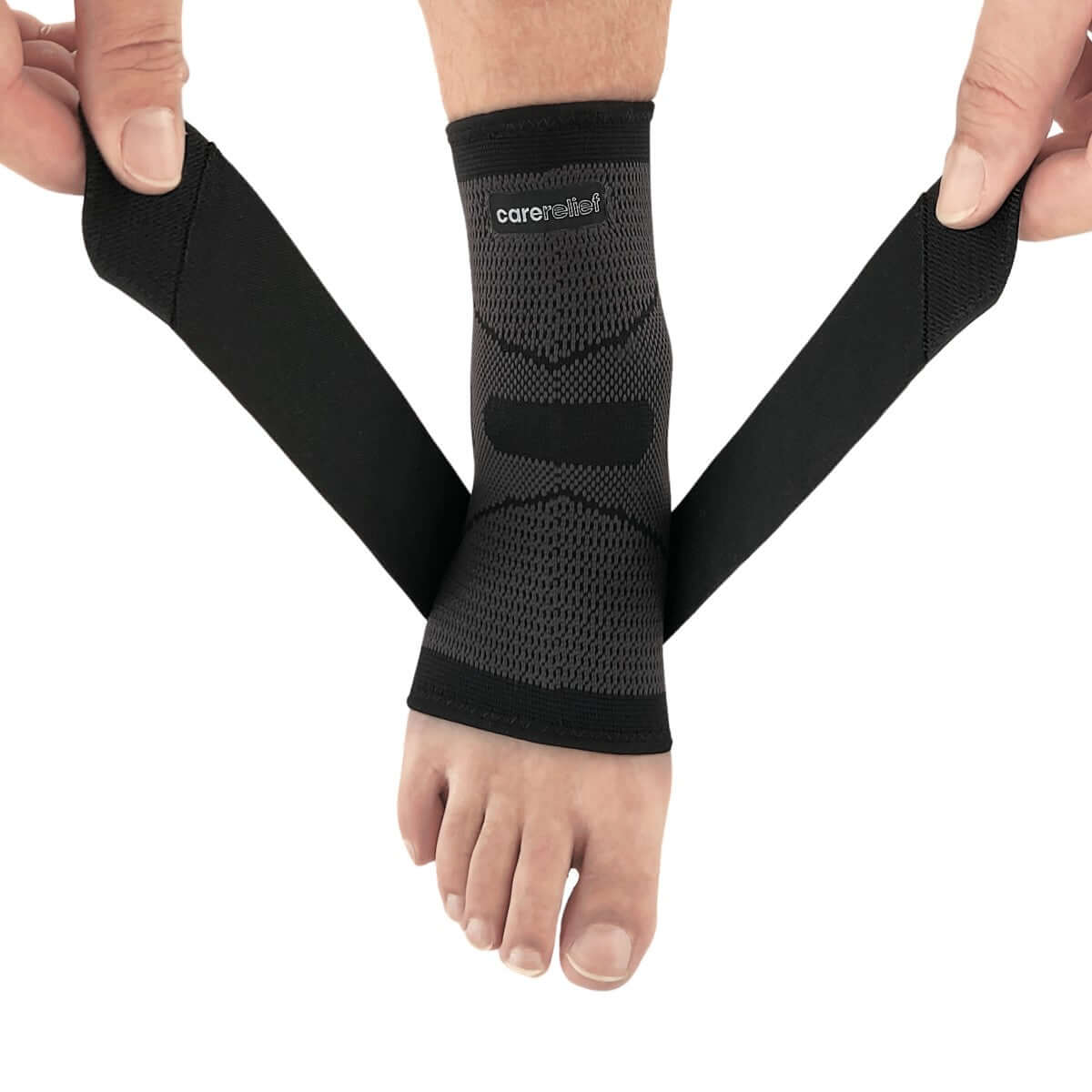 Ankelstøtte med velcro stropper. Bedste ankelbind til forstuvet ankel, støtte ved løb og sport. Køb kvalitets ankel bandage og støttebind AN30 str. S, M, L, XL, sort/grå hos Carerelief.dk.