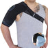 Skulderstøtte til kvinder og mænd. Åndbar skulderbandage med kompression, støtte og smertelindring til skulder og overarm ved skuldersmerter, frossen skulder og gigt. Skulderbind str. S/M, M/L. Køb skulderbandage til sport og hverdag SS10 hos Carerelief.