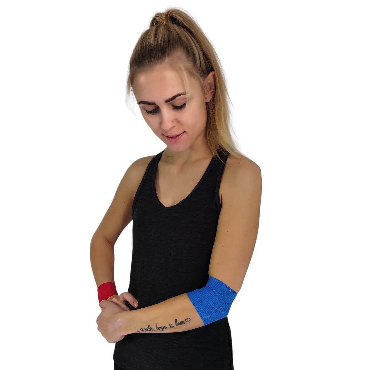 Sportstape med støtte til muskler og led ved sport og i hverdagen. Køb blød og elastisk sportsbandage online hos Carerelief. Klister ikke på huden,  sort, beige, blå og rød, 5 x 450 cm. 