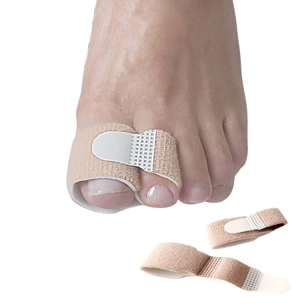 Blød bandage med velcro strop  beskytter med støtte og adskillelse til en tå eller to tæer ved hammertæer, forstuvning og brækket tå. Køb 2 stk. blød tå bandage på Carerelief.dk.