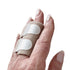Tå og finger bandage beskytter og stabiliserer fingre og tæer ved smerter og skader, løb, sport og i hverdagen. Køb 2 stk. Tå og finger bånd billigt hos Carerelief.dk.