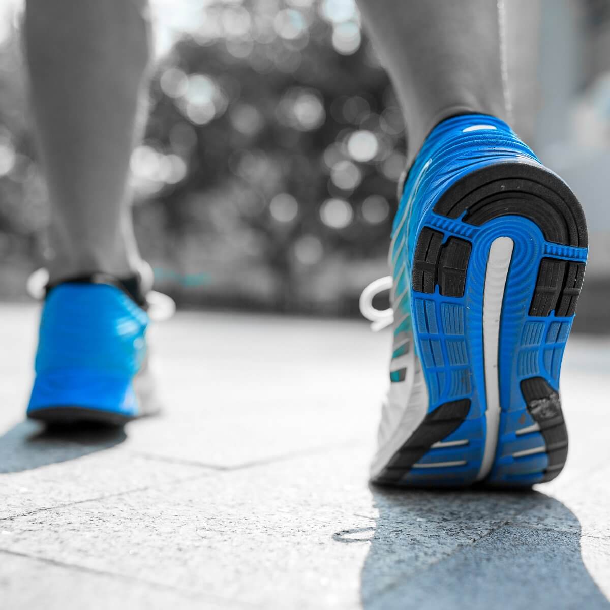 Køb støddæmpende indlægssåler, der aflaster og lindrer smerter i dine fødder ved sport med løb og vandring. Køb 1 par såler billigt her!