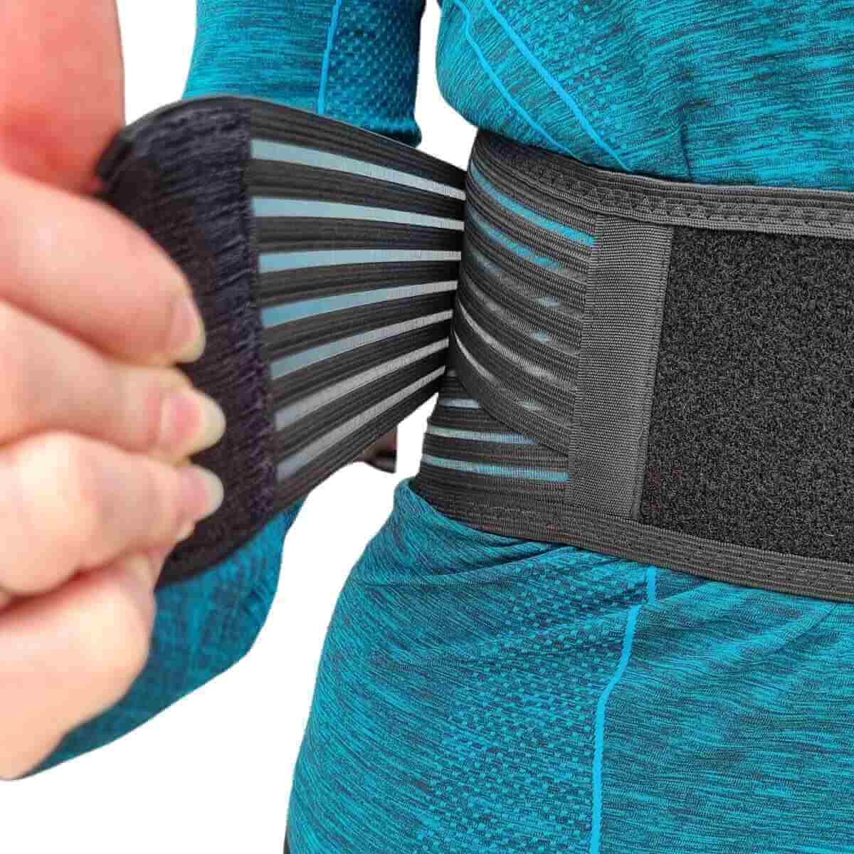 Åndbart lændebælte med velcro og net-mesh til komfort ved ømhed og spændinger