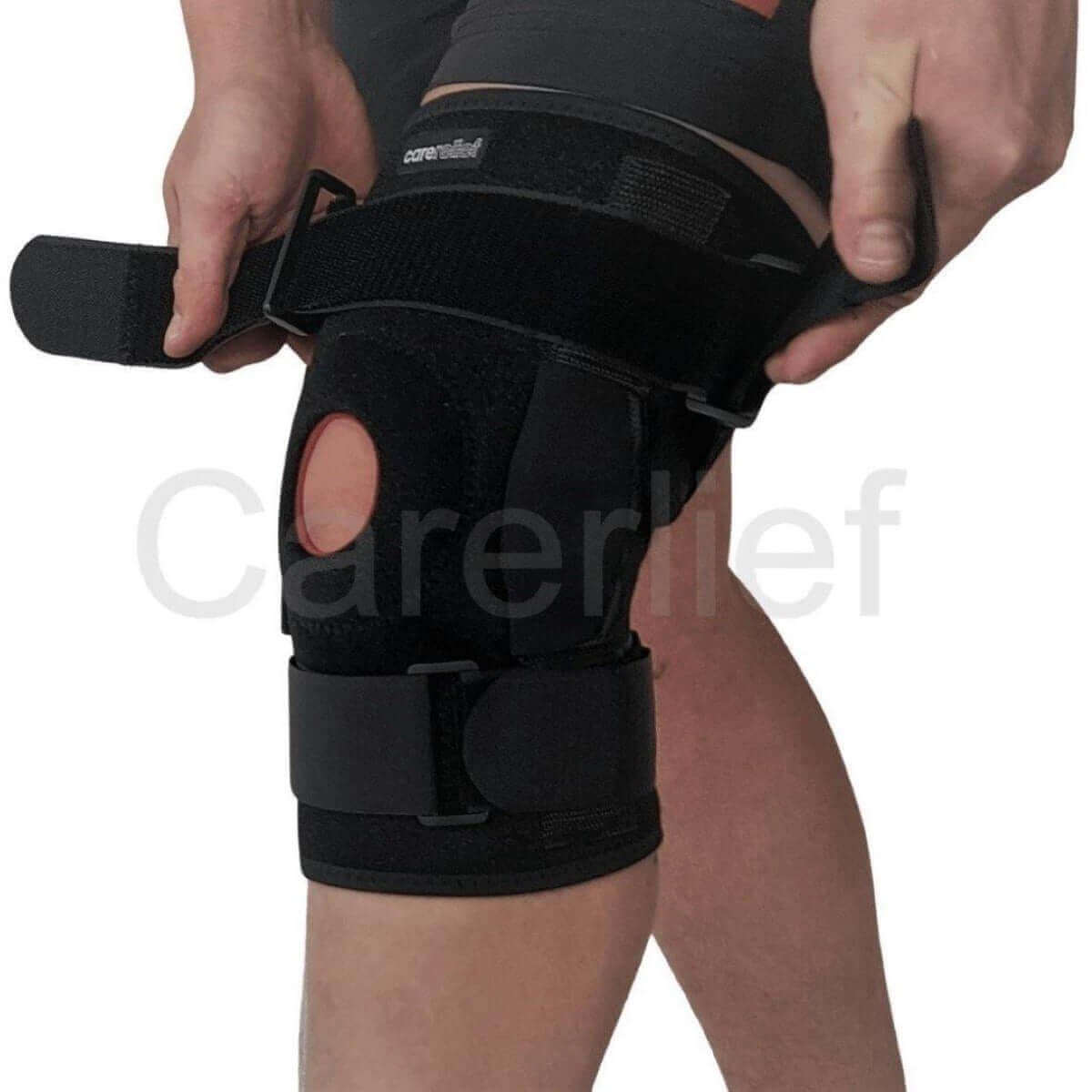 Justerbar knæstøtte med hængsler beskytter og støtter knæet ved korsbåndsskade, meniskskade og overbelastning. Knæbind med skinner og velcro til sport. KN10 Flex - Carerelief.